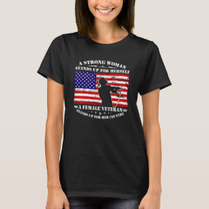 Camiseta Uma Mulher Forte Levanta Para Si Mesma Uma Vete Fe