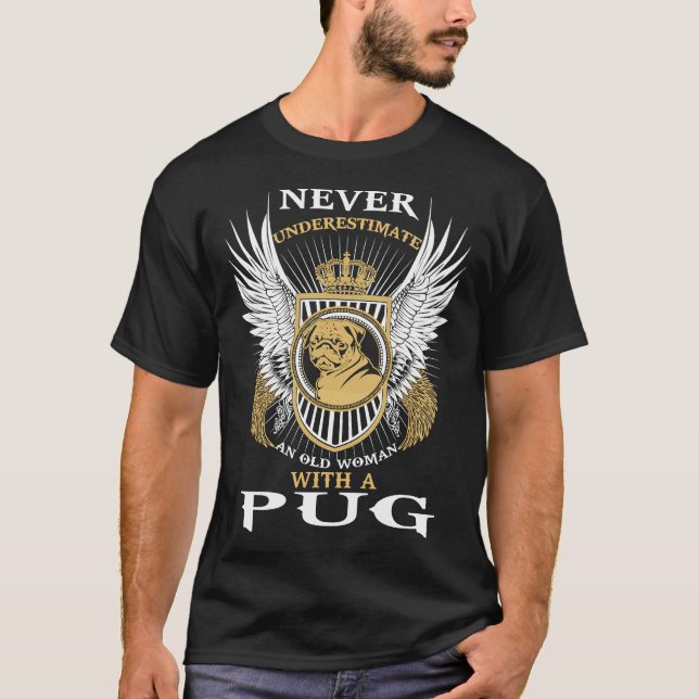 Camiseta Uma mulher idosa com um Pug Classic 777 (Frente)