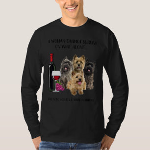 Camiseta Uma Mulher Não Pode Sobreviver Ao Vinho Sozinha No