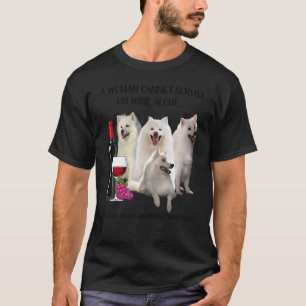 Camiseta Uma Mulher Não Pode Sobreviver Ao Vinho Sozinha No