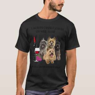 Camiseta Uma Mulher Não Pode Sobreviver Ao Vinho Sozinha No