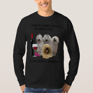 Camiseta Uma Mulher Não Pode Sobreviver Apenas Ao Vinho Kom