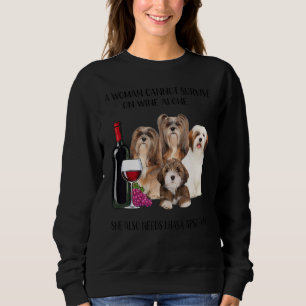 Camiseta Uma Mulher Não Pode Sobreviver Apenas Ao Vinho Lha