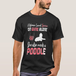 Camiseta Uma Mulher Não Pode Sobreviver Sozinha Ao Vinho De
