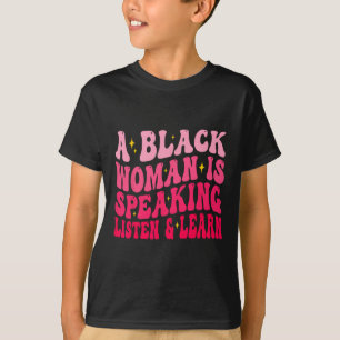 Camiseta Uma Mulher Negra Está Falando Ouça E Aprenda Pela 