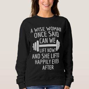 Camiseta Uma Mulher Sábia Uma Vez Disse Podemos Levantar Ag