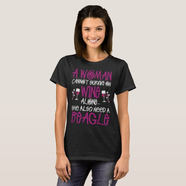 Camiseta Uma mulher sobrevive no vinho que igualmente (Frente Completa)