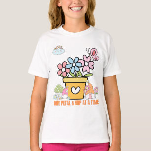 Camiseta Uma Pétala e Soneca de Cada Vez Gnomos e Flores Fo