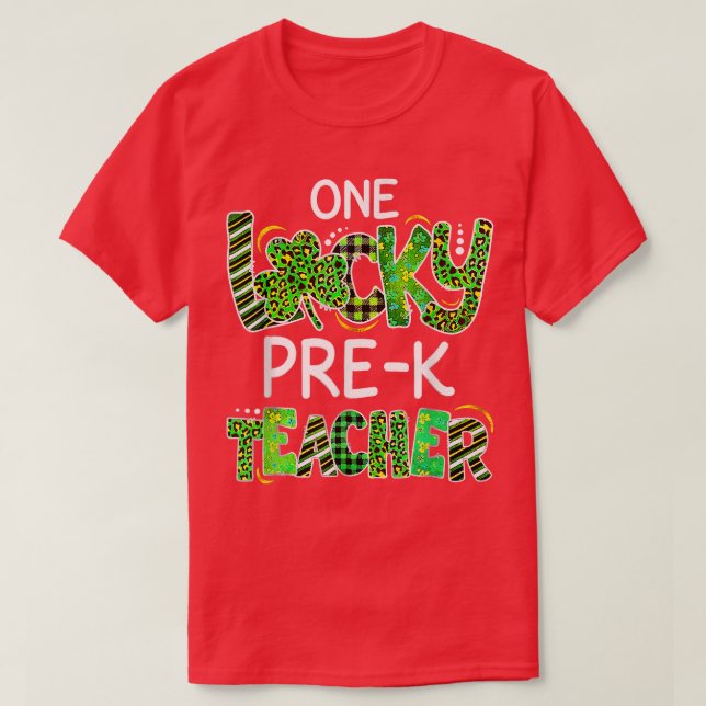 Camiseta Uma Professora Sortuda Pré K Shamrock Leopardo Xad (Frente do Design)
