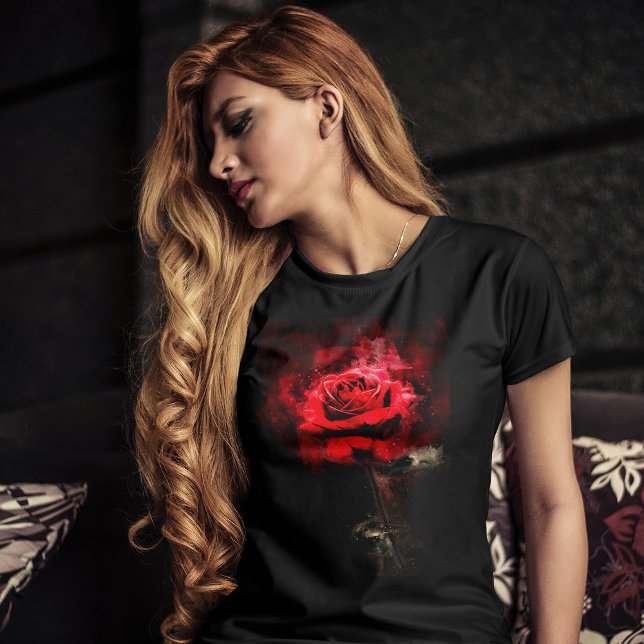 Camiseta Uma Rosa Vermelha Aquarela em Fundo Preto (One Red Rose Watercolor on Black Background. Women Basic Black T-Shirt)