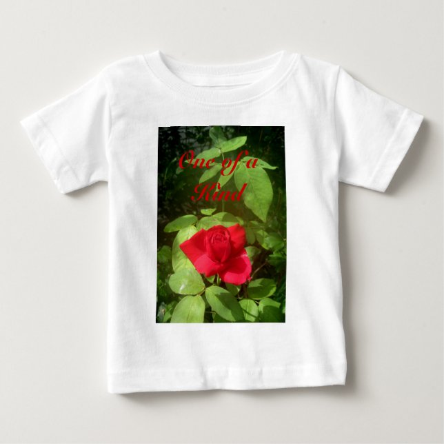 Camiseta Uma Rosa vermelha gentil (Frente)