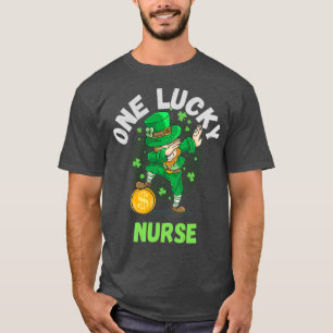 Camiseta uma rua engraçada de enfermeira sortuda