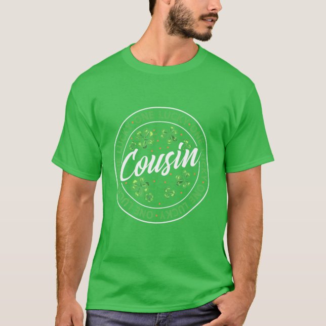 Camiseta Uma Rua Sortuda De Primo. Patricks Day Shamrock Ir (Frente)