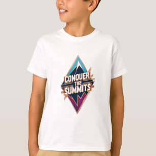 Camiseta Uma silhueta de pico de montanha com a frase "Conq