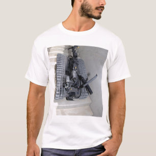 Camiseta Uma unidade do robô da garra 3B que escala um vô