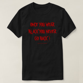 CAMISETA UMA VEZ QUE VOCÊ VESTE PRETO VOCÊ NUNCA VOLTA!