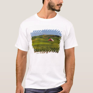 Camiseta Uma vista panorâmica de um celeiro em Moscow Idaho