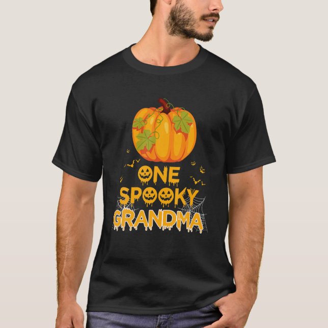 Camiseta Uma Vovó Estranha, Família Engraçada. (Frente)