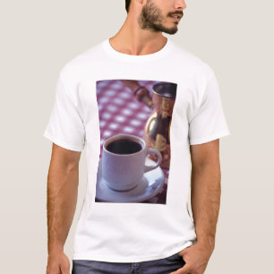 Camiseta Uma xícara de Café Árabe. Síria. O Oriente Médio