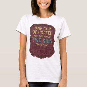 CAMISETA UMA XÍCARA DE CAFÉ E DEPOIS CUIDAR DE DOIS FILHOS 
