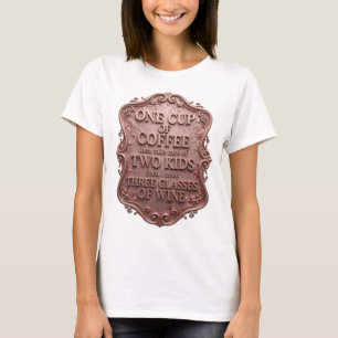 Camiseta UMA XÍCARA DE CAFÉ E ENTÃO CUIDAR DE DOIS FILHOS v