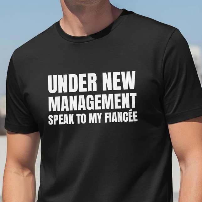 Camiseta Under New Management Fiancee Quote (Criador carregado)