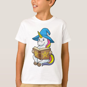 Camiseta Unicorn como assistente com livro e chapéu