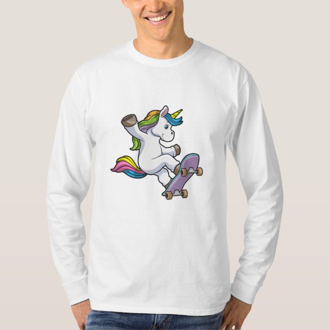 Camiseta Unicorn como skater com skate (Frente)