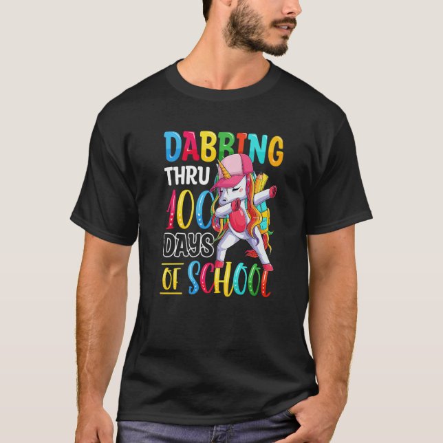 Camiseta Unicorn Dabbing Thru 100 Days of School Teacher St (Frente)