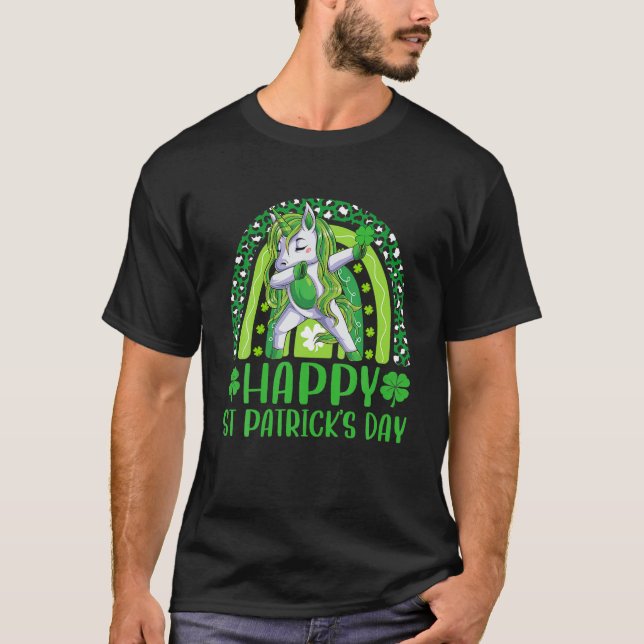 Camiseta Unicorn Holding Shamrock Rainbow Leopard Rua Patro (Frente)