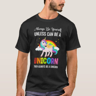 Camiseta unicórnio arco-íris bonito com nuvens dizendo Rain