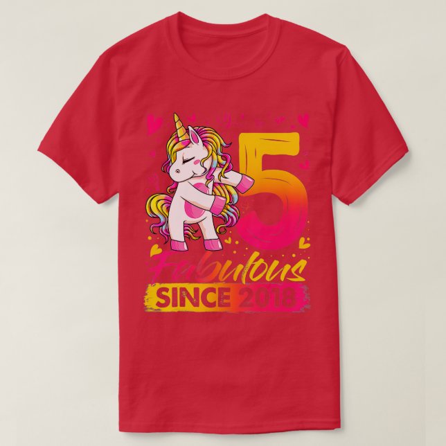Camiseta Unicórnio Com 5 Anos De Filmagem Oferece 5 de Aniv (Frente do Design)