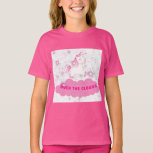 Camiseta Unicórnio com unicórnio voando sobre uma 