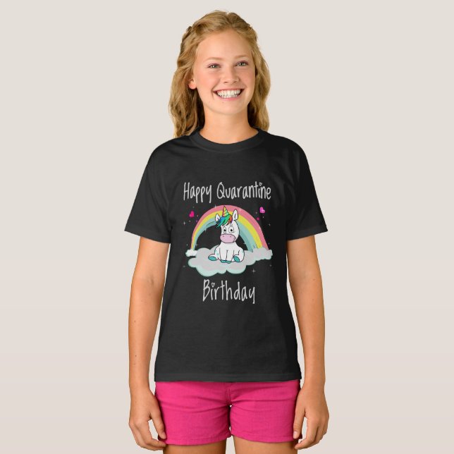 Camiseta Unicórnio de aniversário em quarentena arco-íris (Frente Completa)