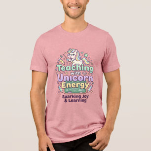 Camiseta Unicórnio ensinando com tipografia ousada de energ