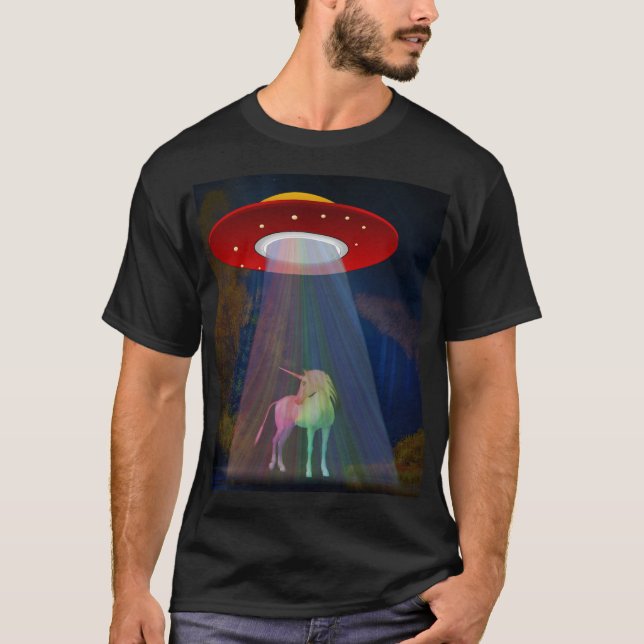 Camiseta Unicórnio sob UFO Rainbow Beam at Night Unisex (Frente)