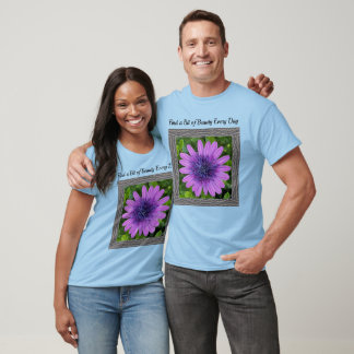 Camiseta Unisex com margarida roxa africana