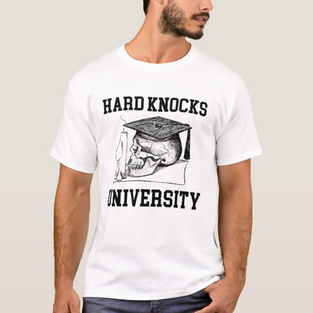 Camiseta UNIVERSIDADE DO DURO KNOCKS - Faculdade de Duros (Frente)