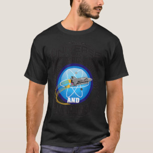 Camiseta Universo É Feito De Elétrons Protons Neutrons Maio