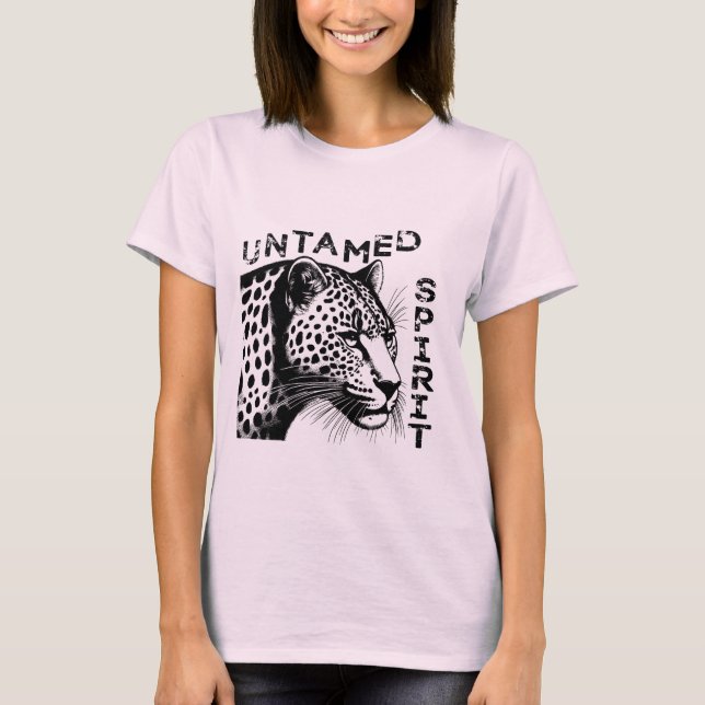 Camiseta Unleash Your Untamed Spirit with This Leopard Tee (Frente)