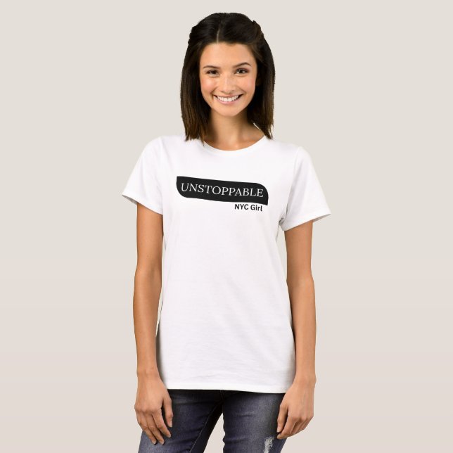 Camiseta Unstoppable NYC Girl – Motivational Tee for women (Frente Completa)