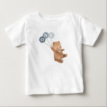 Camiseta Urso com 3 primeiro aniversario de Balões Azuis<br><div class="desc">Um urso doce segurando 3 balões azuis,  ideal para a roupa de primeiro aniversario do seu bebê! Os balões são azuis,  mas você também pode mudar a cor de cada um,  se preferir. Você também pode alterar as letras 'ONE' ou apagá-las.</div>
