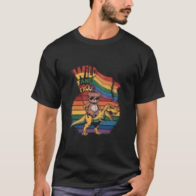 Camiseta Urso de Teddy cavalgando um dinossauro com uma ban (Frente)