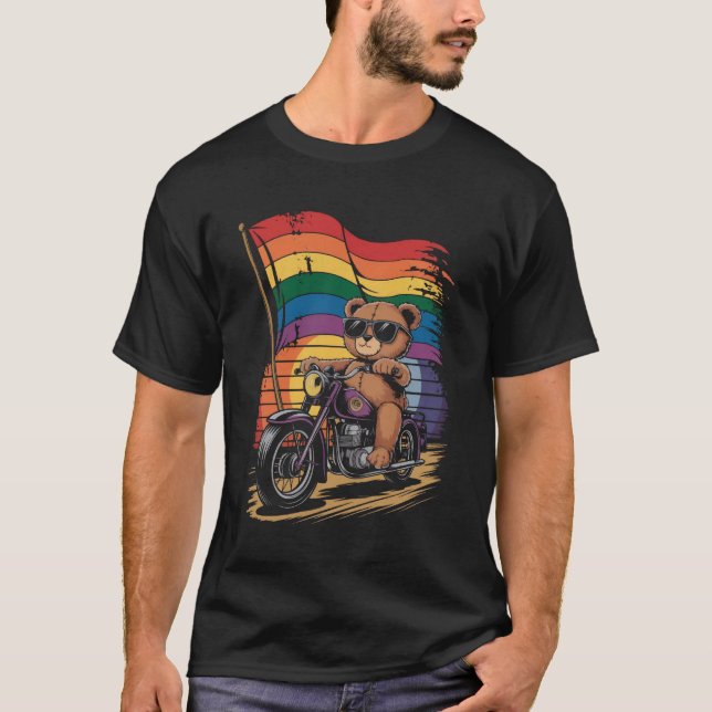 Camiseta Urso de Teddy cavalgando uma moto com uma bandeira (Frente)