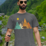 Camiseta Urso de Vintagem Retroativo nas Montanhas Floresta<br><div class="desc">Este design foi criado através da arte digital. Você pode mudar o estilo desta camisa escolhendo Mais > sob a opção de estilo. Ele pode ser personalizado clicando no botão personalizar e alterando a cor, adicionando um nome, iniciais ou suas palavras favoritas. Entre em contato comigo em colorflowcreations@gmail.com se você...</div>