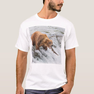 Camiseta Urso Pardo Pega Salmão Vermelho