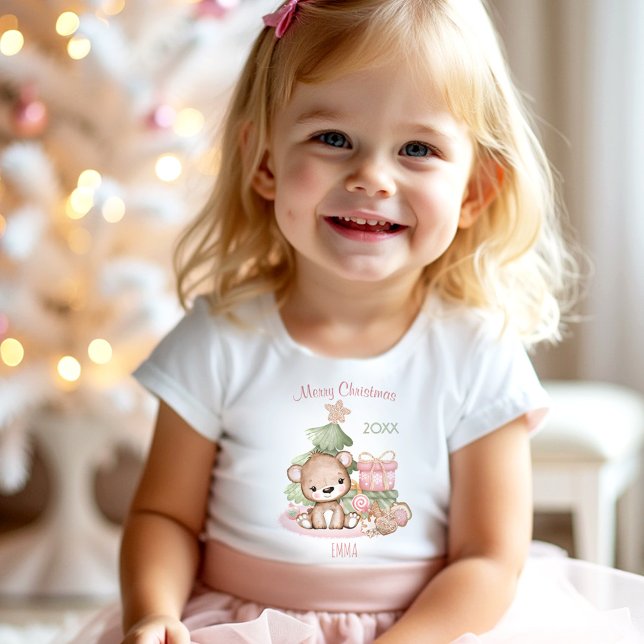 Camiseta Urso Teddy Fofo Rosa Natal Nome Menina (Cute Teddy Bear Pink Christmas Name Girl Toddler T-shirt)