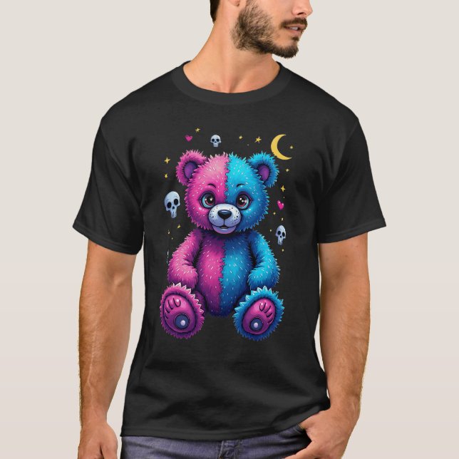 Camiseta Urso Voodoo Gótico Pastel - Halloween Cute assusta (Frente)