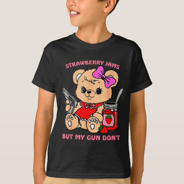Camiseta Urvas de Morango Mas Minha Arma Não Urso Teddy Eng (Frente)