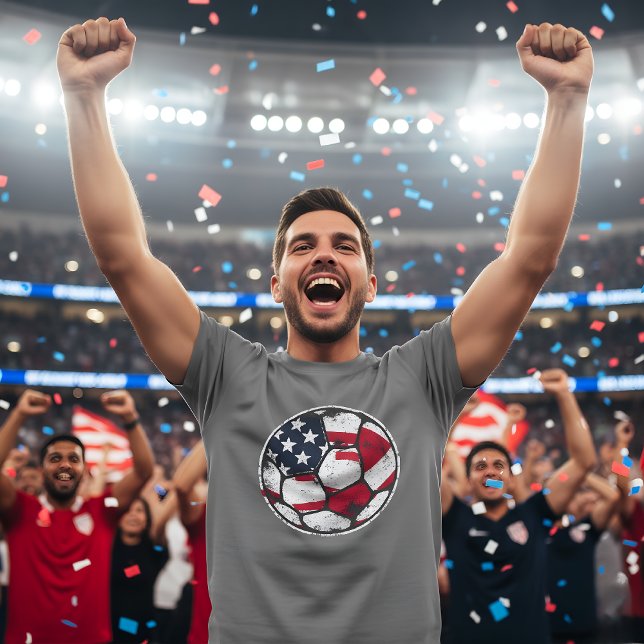 Camiseta USA Flag Soccer Ball Patriotic American Football (USA Flag Soccer Ball design! Perfect patriotic shirt for American soccer fans & game day!)